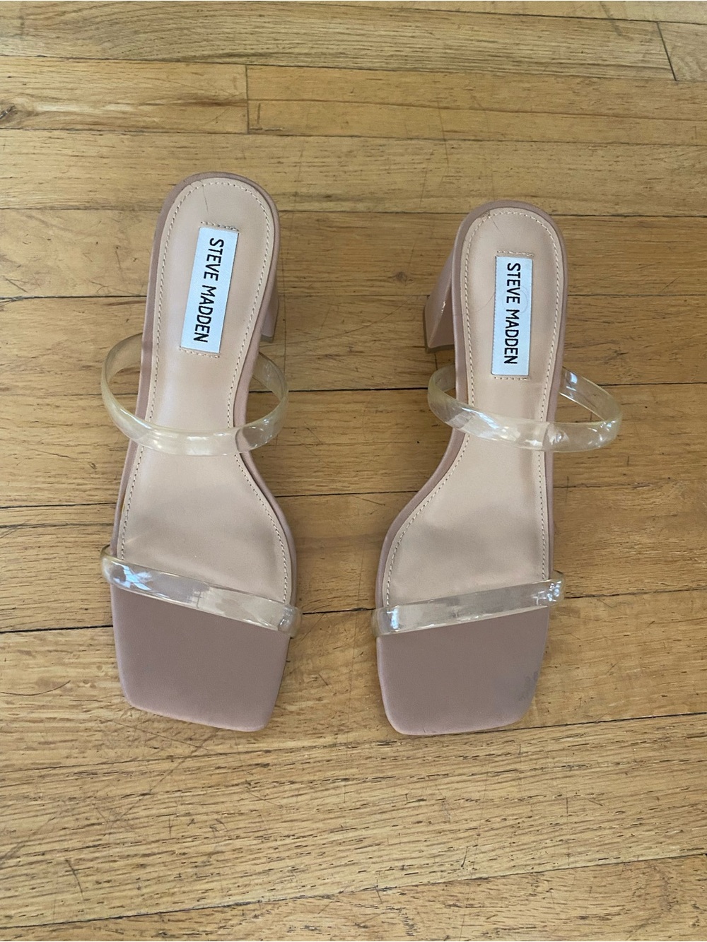 Steve Madden sandal. Great neutral color. Size 7M